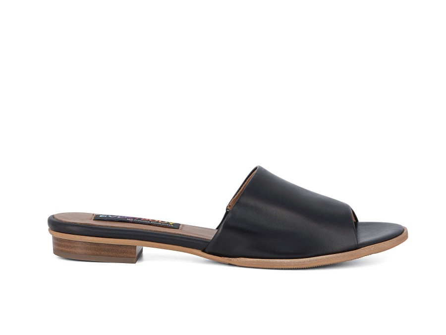 Woman EVERYBODY Slides | Capelvenere Black | Peter Sheppard Footwear