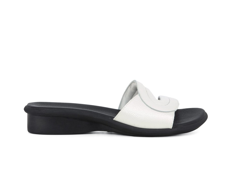 Woman ARCHE Slides | Saoxha White | Peter Sheppard Footwear